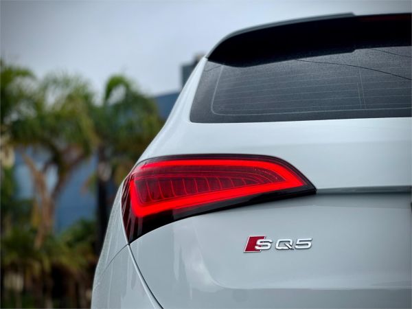 2014 Audi SQ5 Wagon 8R image