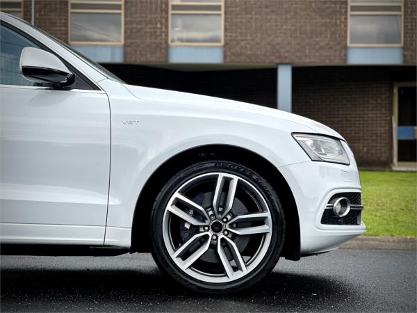 2014 Audi SQ5 Wagon 8R image