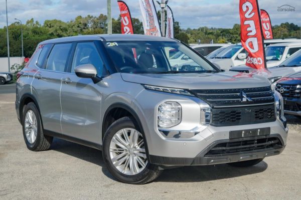 2023 Mitsubishi Outlander ZM ES image