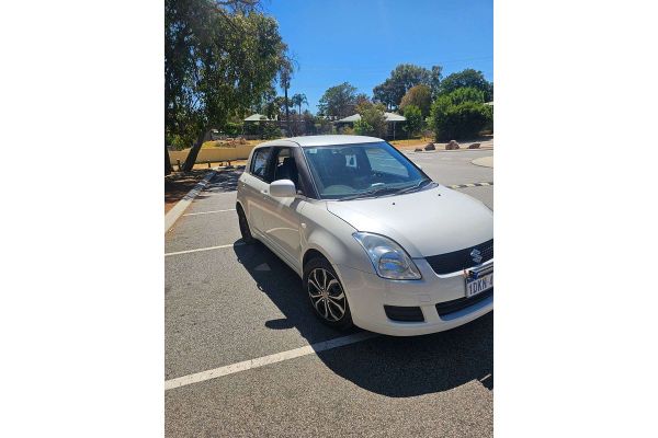 2010 Suzuki Swift RS415 image