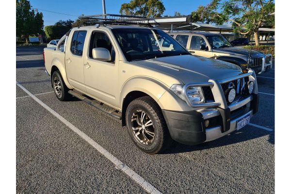 2010 Nissan Navara D40 ST image