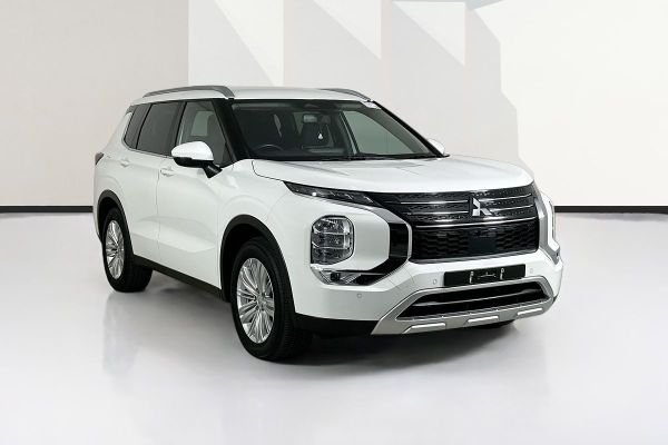 2024 Mitsubishi Outlander ZM LS image