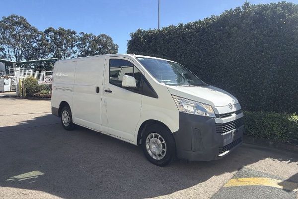 2020 Toyota Hiace   image