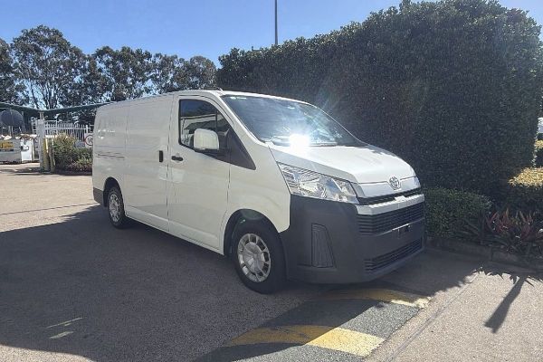 2020 Toyota Hiace   image