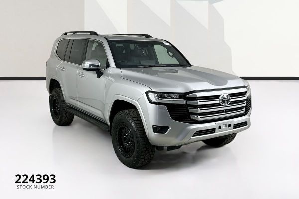 2022 Toyota Landcruiser FJA300R Sahara image