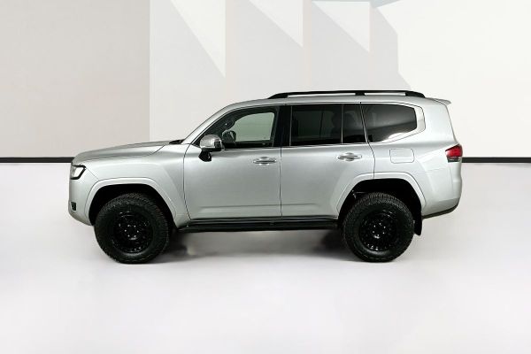 2022 Toyota Landcruiser FJA300R Sahara image