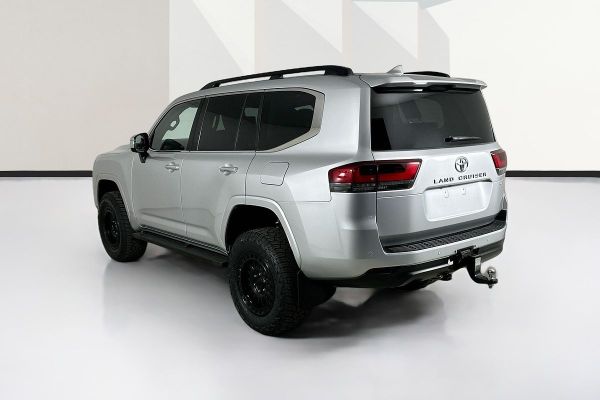 2022 Toyota Landcruiser FJA300R Sahara image