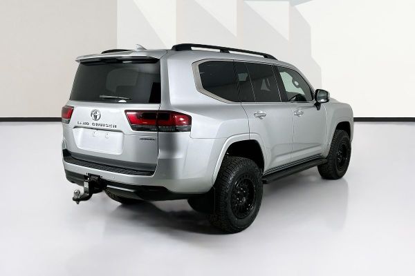 2022 Toyota Landcruiser FJA300R Sahara image
