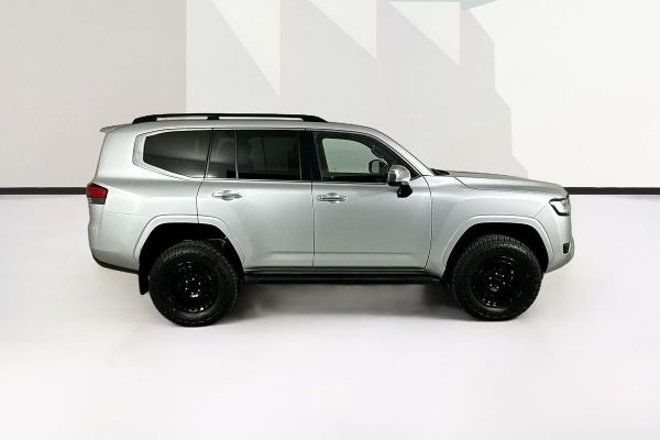2022 Toyota Landcruiser FJA300R Sahara image