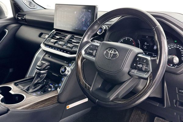2022 Toyota Landcruiser FJA300R Sahara image