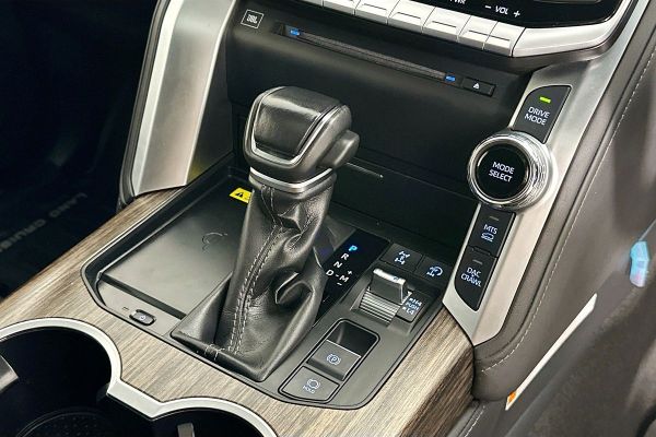 2022 Toyota Landcruiser FJA300R Sahara image