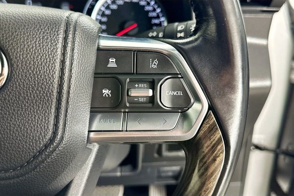 2022 Toyota Landcruiser FJA300R Sahara image