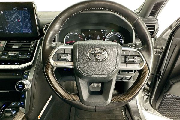 2022 Toyota Landcruiser FJA300R Sahara image