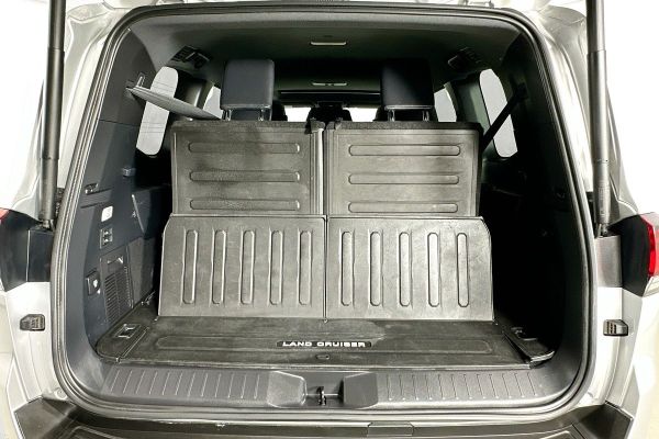 2022 Toyota Landcruiser FJA300R Sahara image