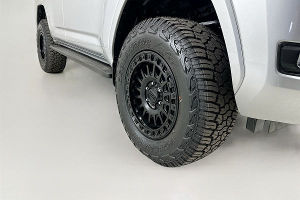 2022 Toyota Landcruiser FJA300R Sahara image