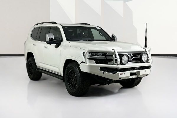 2022 Toyota Landcruiser FJA300R Sahara image