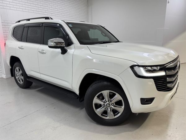 2023 Toyota Landcruiser FJA300R Sahara image
