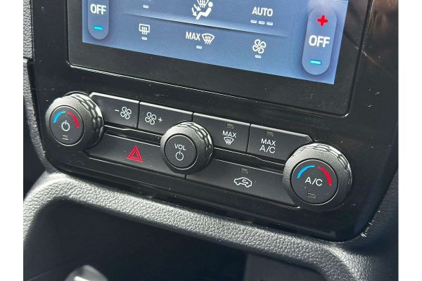 2024 Ford Everest Ambiente image