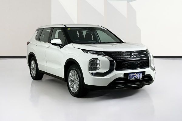 2023 Mitsubishi Outlander ZM ES image