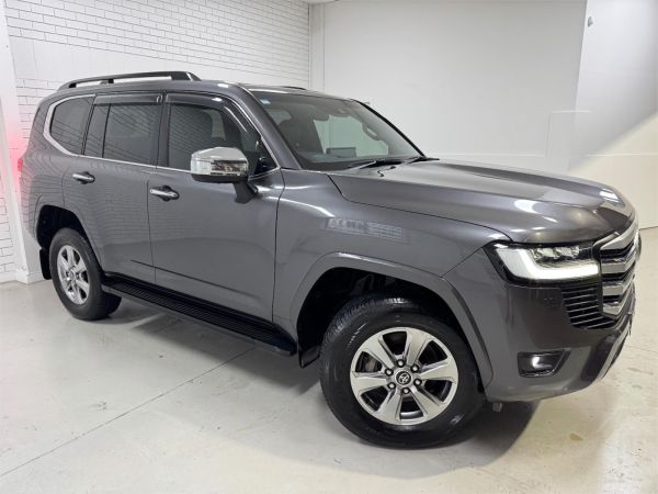 2023 Toyota Landcruiser FJA300R Sahara image