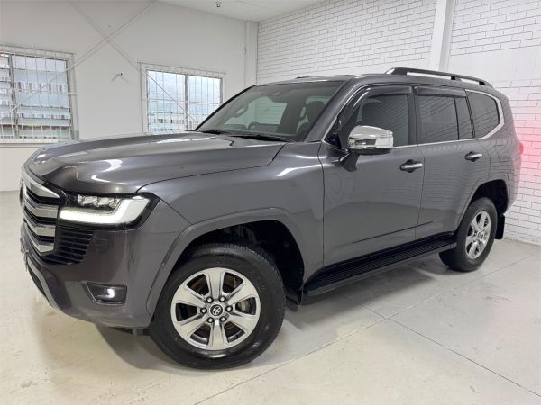 2023 Toyota Landcruiser FJA300R Sahara image