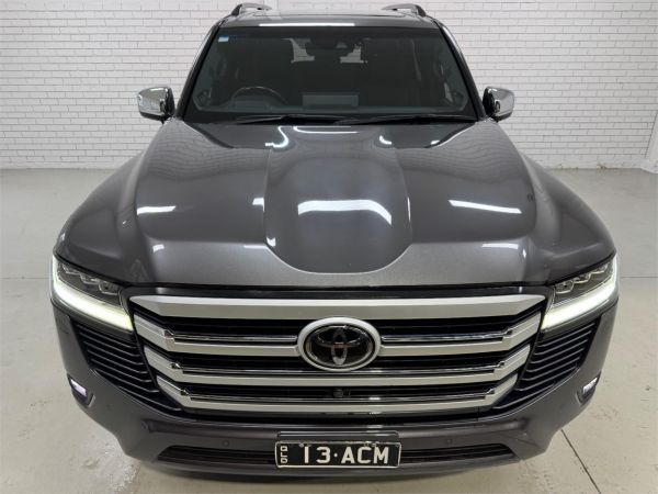 2023 Toyota Landcruiser FJA300R Sahara image