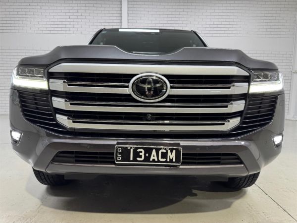 2023 Toyota Landcruiser FJA300R Sahara image
