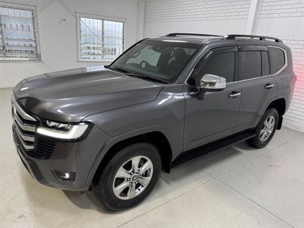 2023 Toyota Landcruiser FJA300R Sahara image