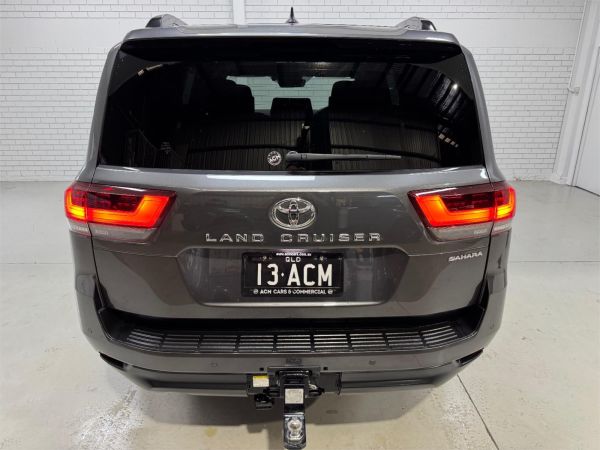 2023 Toyota Landcruiser FJA300R Sahara image