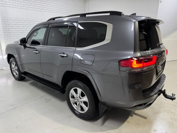 2023 Toyota Landcruiser FJA300R Sahara image