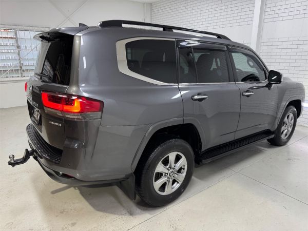 2023 Toyota Landcruiser FJA300R Sahara image