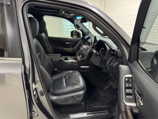 2023 Toyota Landcruiser FJA300R Sahara image