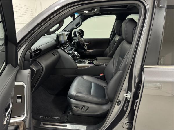 2023 Toyota Landcruiser FJA300R Sahara image