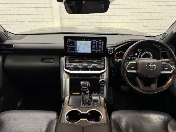 2023 Toyota Landcruiser FJA300R Sahara image