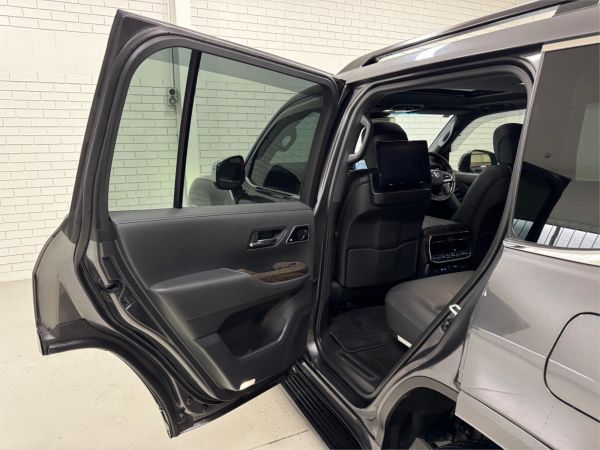 2023 Toyota Landcruiser FJA300R Sahara image