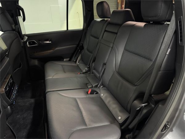 2023 Toyota Landcruiser FJA300R Sahara image