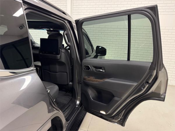 2023 Toyota Landcruiser FJA300R Sahara image