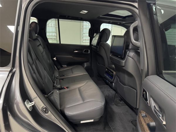2023 Toyota Landcruiser FJA300R Sahara image