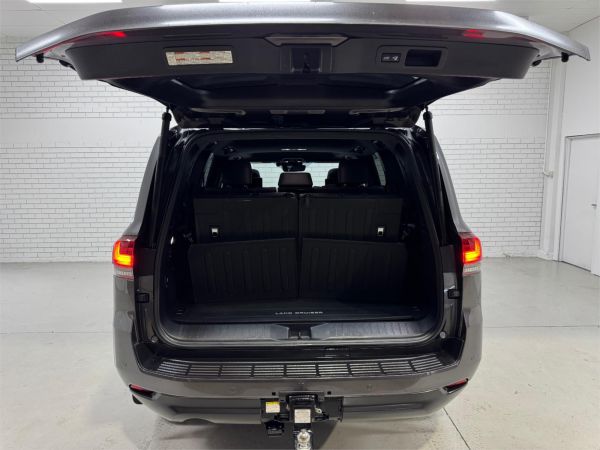 2023 Toyota Landcruiser FJA300R Sahara image