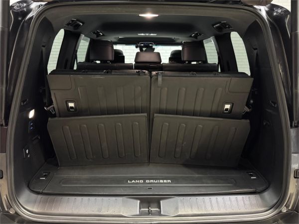 2023 Toyota Landcruiser FJA300R Sahara image