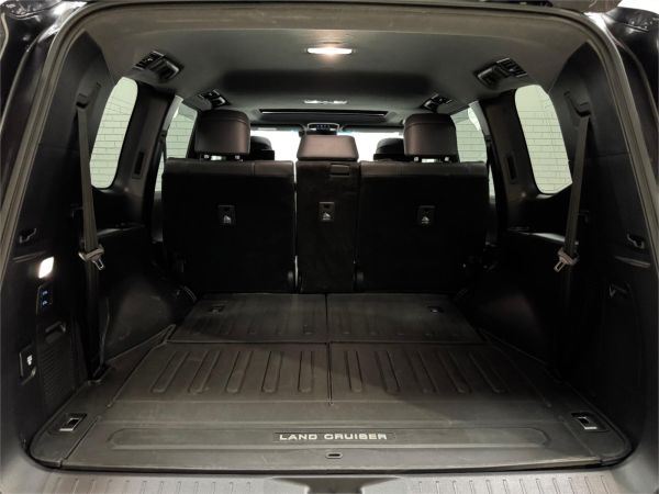 2023 Toyota Landcruiser FJA300R Sahara image