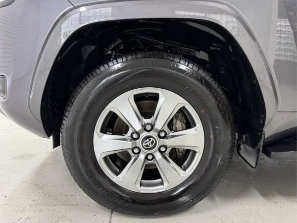 2023 Toyota Landcruiser FJA300R Sahara image