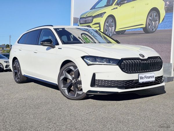 2025 Skoda Superb 3V SportLine image