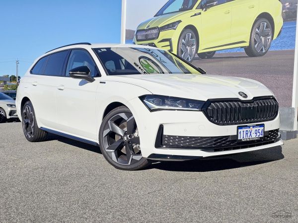 2025 Skoda Superb 3V SportLine image