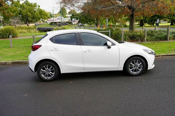 2020 Mazda 2 DJ G15 Pure image