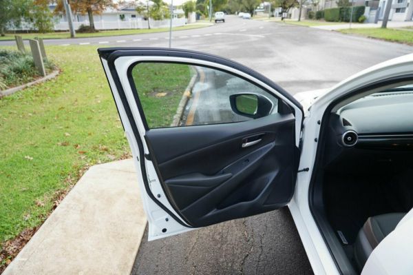 2020 Mazda 2 DJ G15 Pure image
