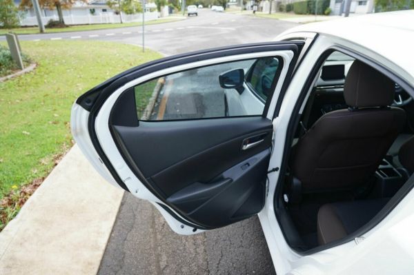 2020 Mazda 2 DJ G15 Pure image