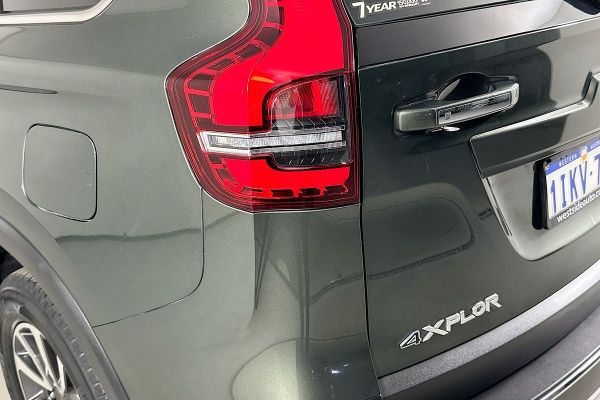 2023 Mahindra Scorpio Z8 image