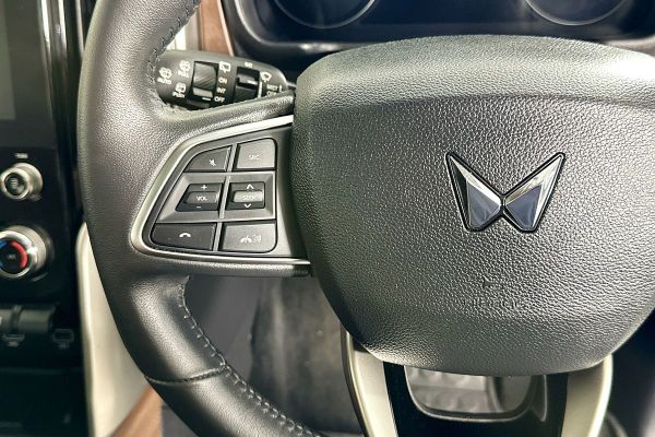 2023 Mahindra Scorpio Z8 image