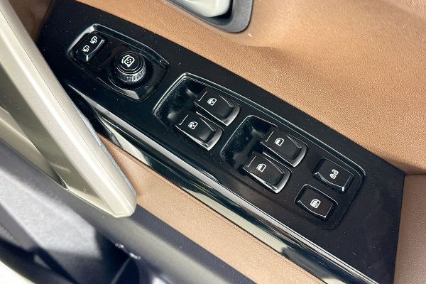2023 Mahindra Scorpio Z8 image